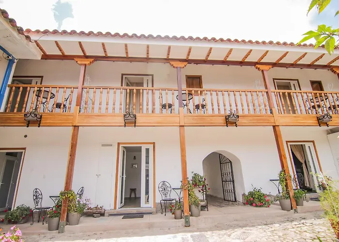 Qosqo Belvedere, En Cuesta San Blas Cuzco